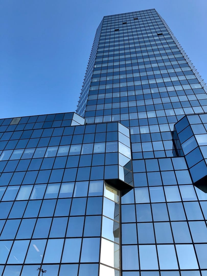 Напруга між Варшавою та Києвом: Польські ЗМІ повідомляють про перешкоди в ексгумаціях